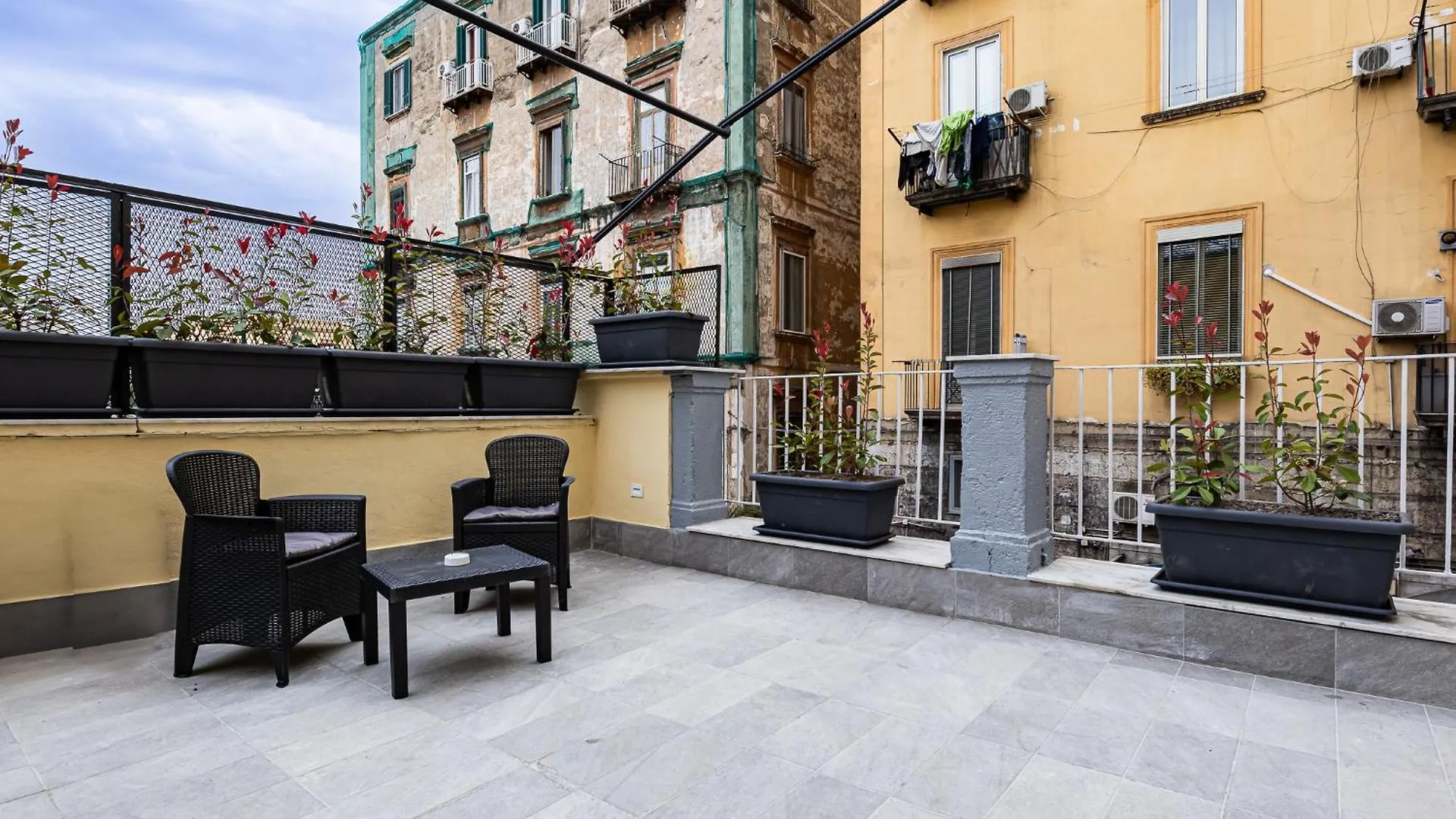 Alyde Apartments Naples Italy