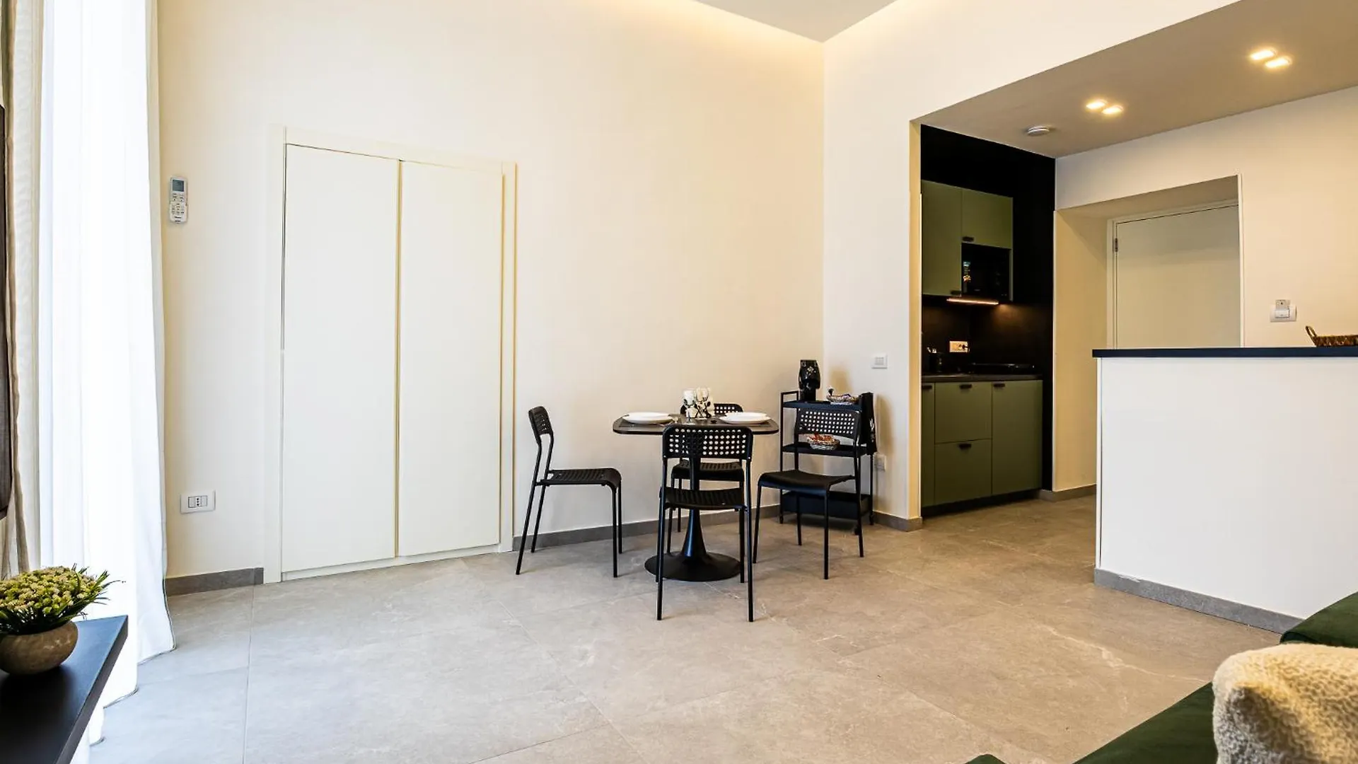 Alyde Apartments Naples Italy