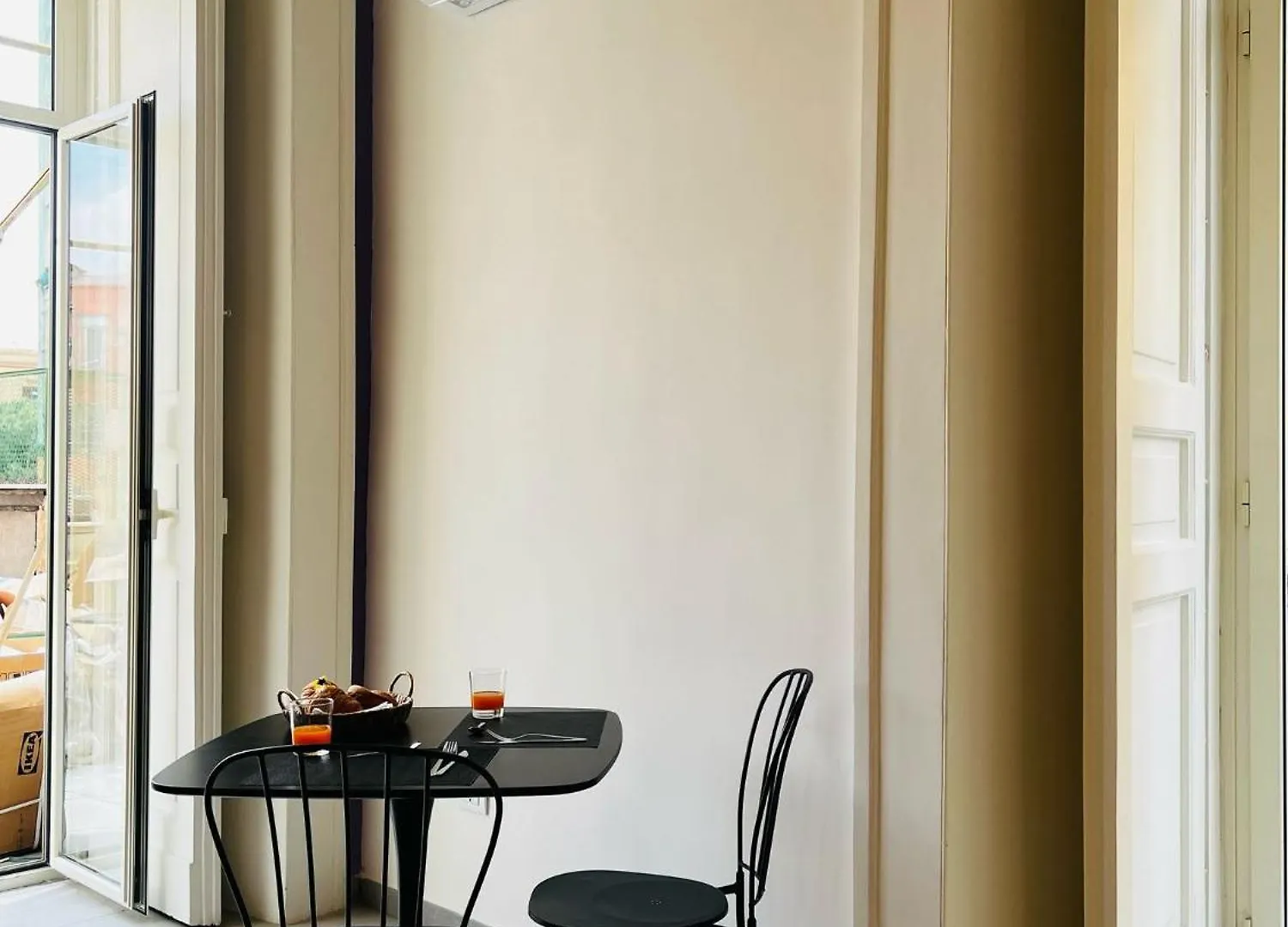 Alyde Apartments Naples Italy